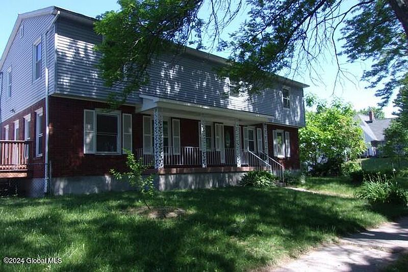 3rd image of 220 Hansen Avenue
