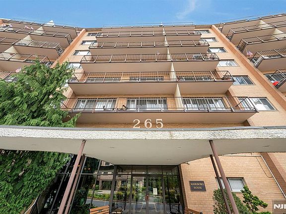 2nd image of 265 Main St APT 209