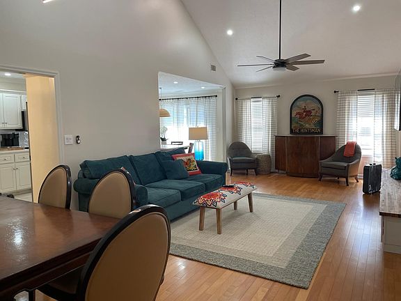 5th image of 264 Southbank Dr