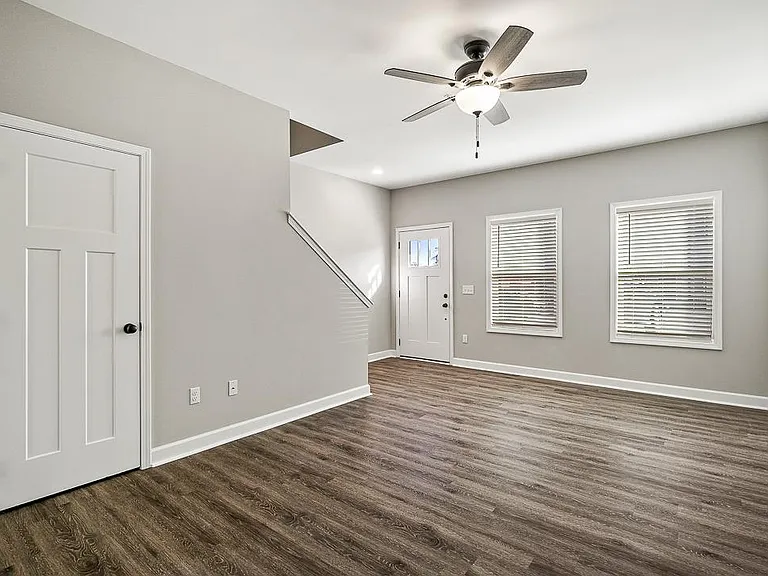 113 Claremont Ct — Photo 4