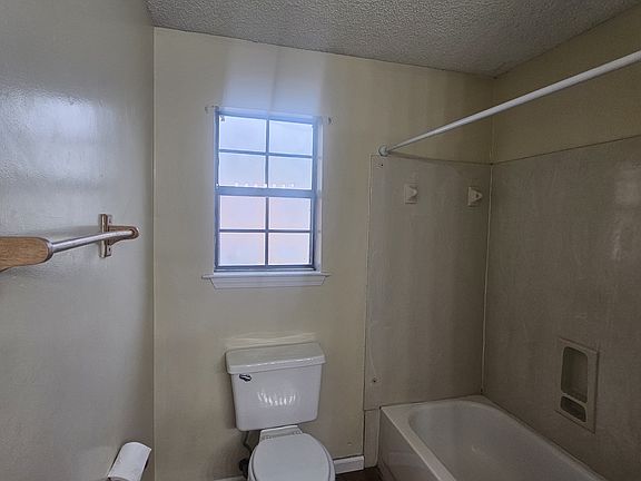 5th image of 1114 Barrington Dr APT A