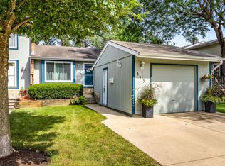345 Colony Green Dr, Bloomingdale, IL 60108