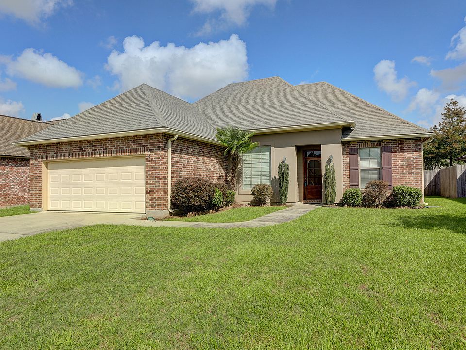 1st image of 207 Tall Oaks Ln