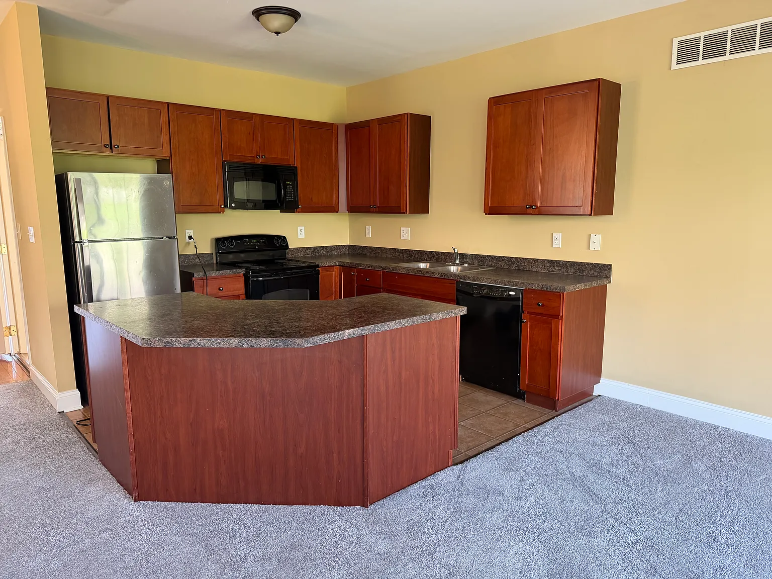 3 bed, 2.5 bath, 2129 sqft, $2,950 — Photo 2