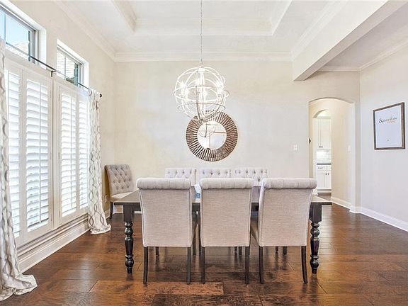 5th image of 618 Stone Manor Dr