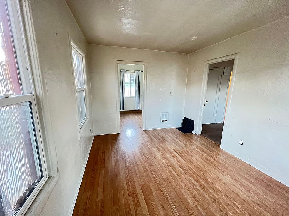1st image of 1131 Campbell Ave