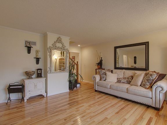 3rd image of 6101 N Harden Ct