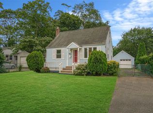 30 Hunter Dr, Smithtown, NY 11787