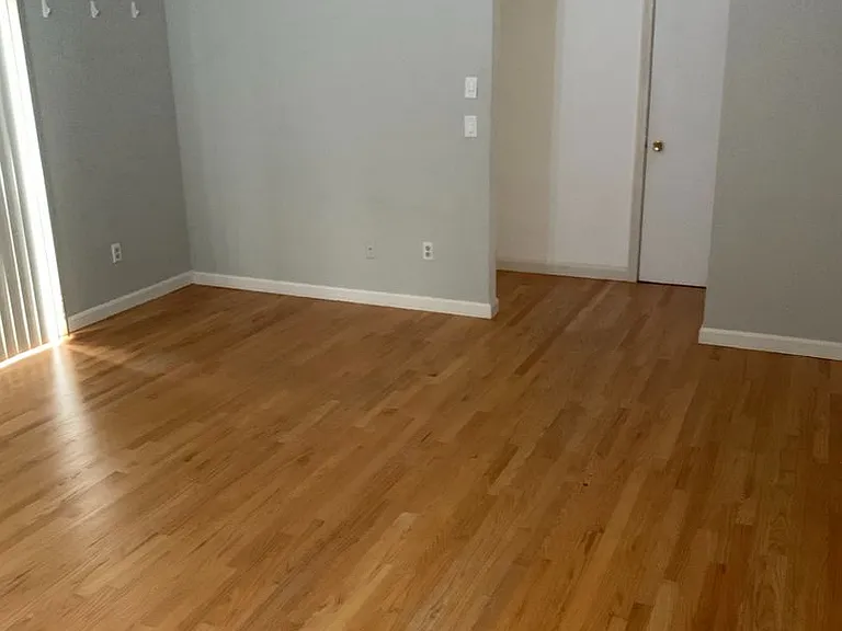 65 Elvree St — Photo 2