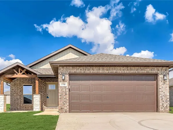 1718 Farmer St, Pea Ridge, AR 72751