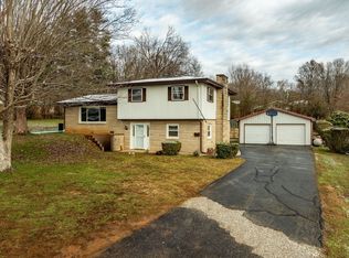 360 Hickory Hill Dr, Monticello, KY 42633