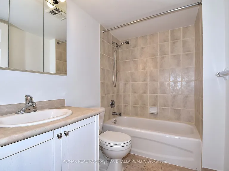 39 Oneida Cres #610 — Photo 25