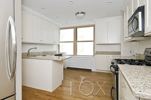 Rented by Fox Residential Group | media 7