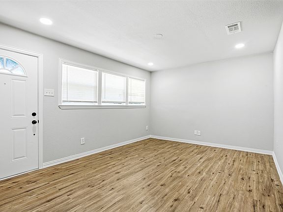 4th image of 5533 Ramey Ave
