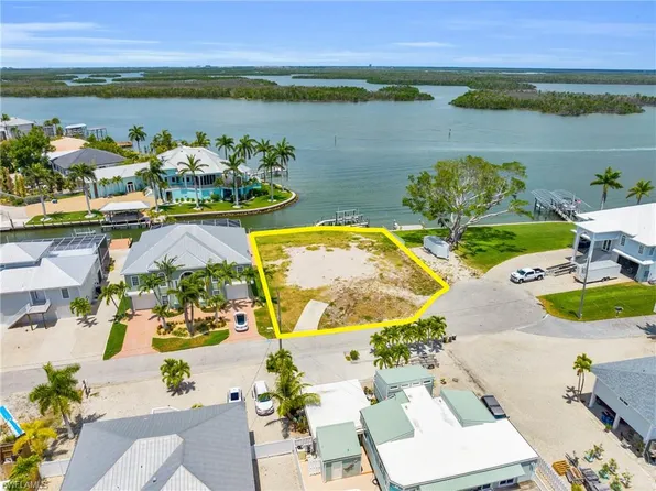 5585 Avenida Pescadora, FORT MYERS BEACH, FL 33931