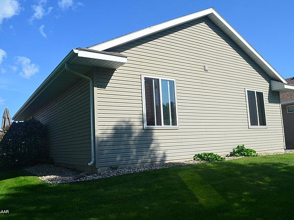 3rd image of 25 Park Ln Unit 14