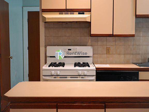 2nd image of 16 Royce Rd APT 4