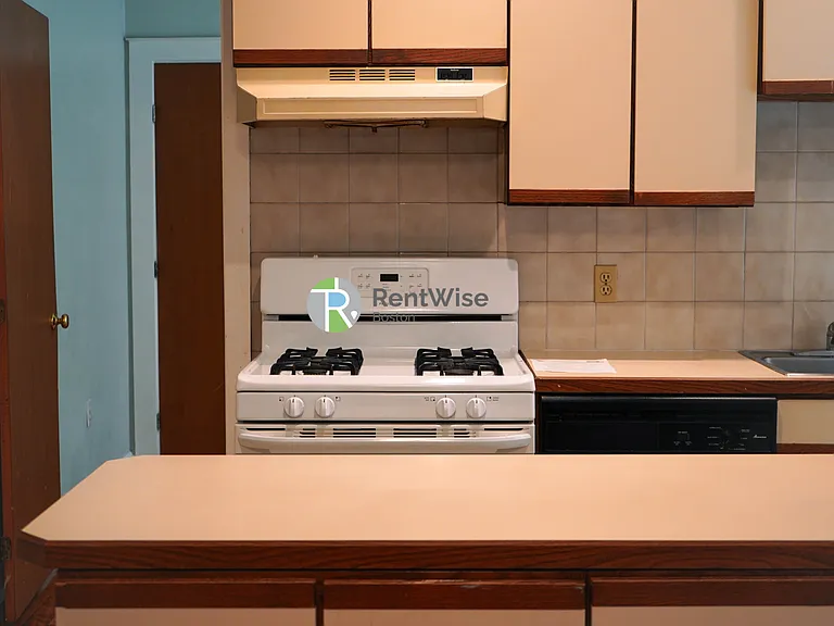 16 Royce Rd #4 — Photo 2