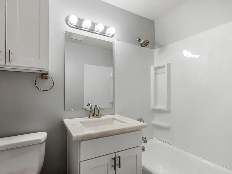 3817 Evanston Ave N — Photo 4