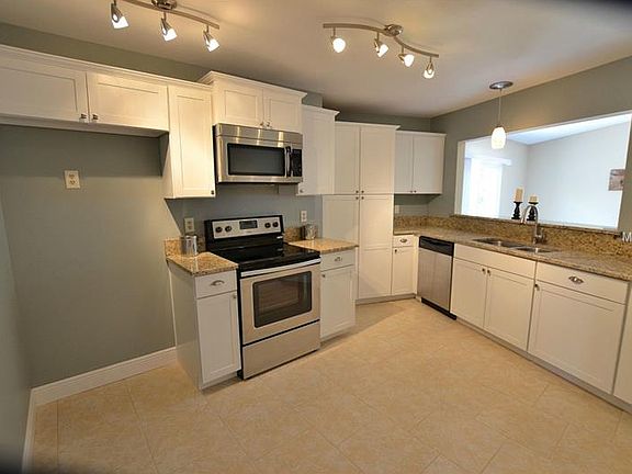 3rd image of 2848 Conyers Ct