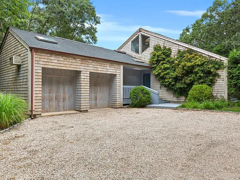 749 Edge Of Woods Rd — Photo 12