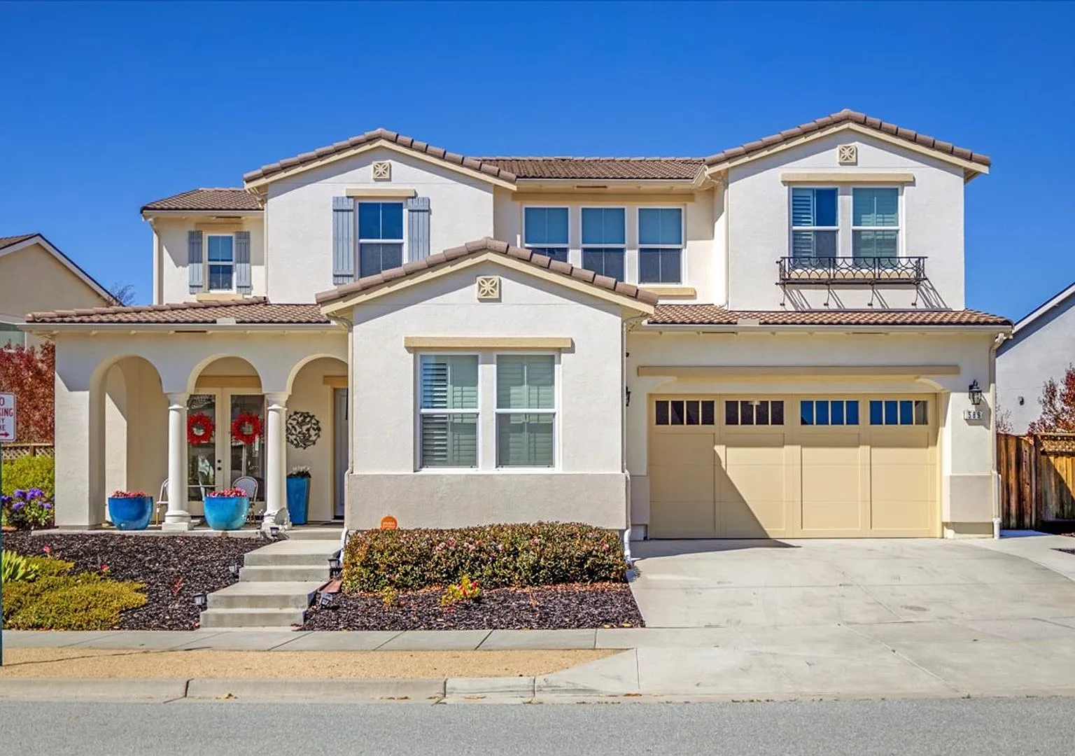Spacious 4-Bedroom Marina Home with Loft & Large Backyard in Sea Haven, Marina — Photo 4