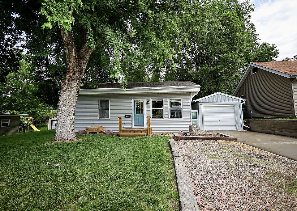 1st image of 413 37th Street Pl