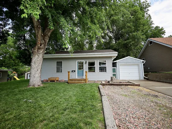 413 37th Street Pl, Sioux City, IA 51104