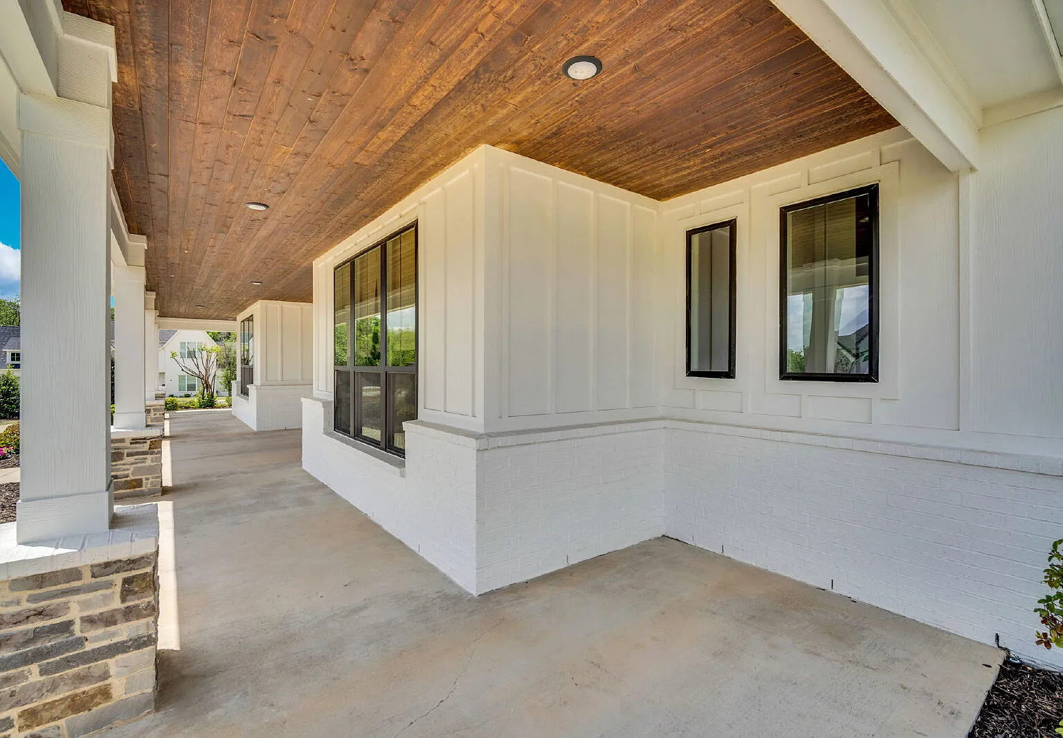 4 bed, 3.5 bath, 3427 sqft, $5,700 — Photo 4