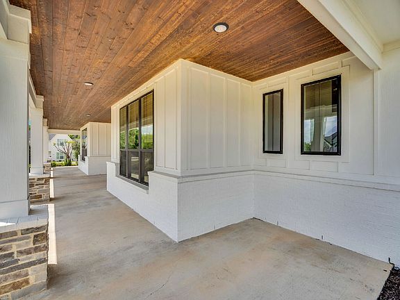 4th image of 140 Farish Ln