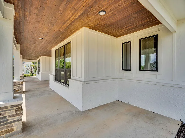 140 Farish Ln — Photo 4