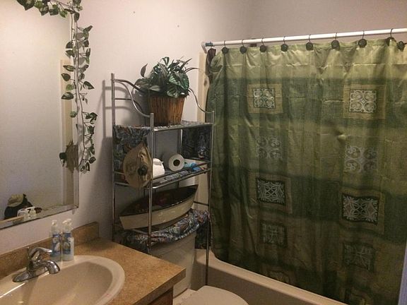 Cottage Ln bathroom2