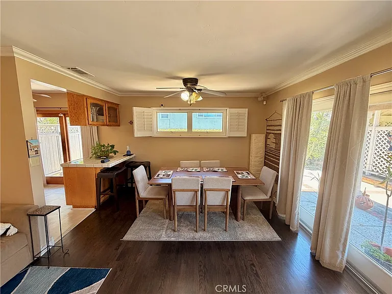 800 N Richman Ave — Photo 5