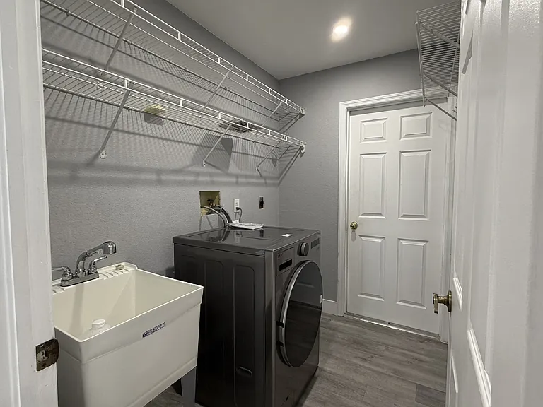 323 Aurora St NW — Photo 17