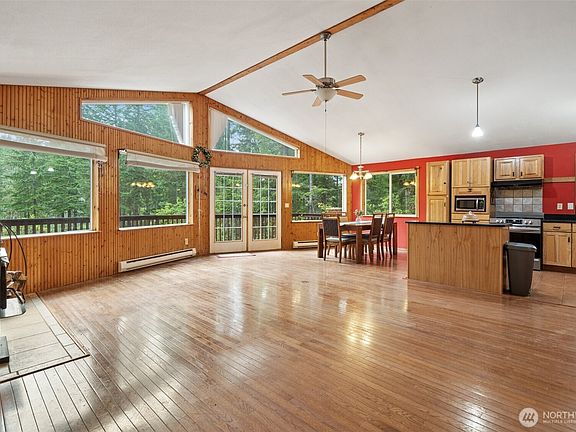 3rd image of 110 N Lakeway Drive S