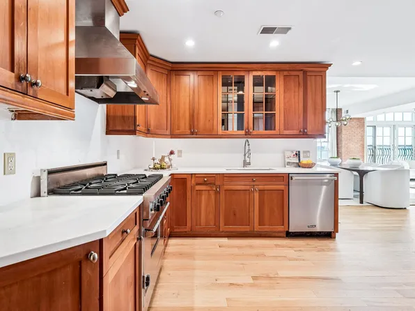 174 Washington Street image 17 of 32