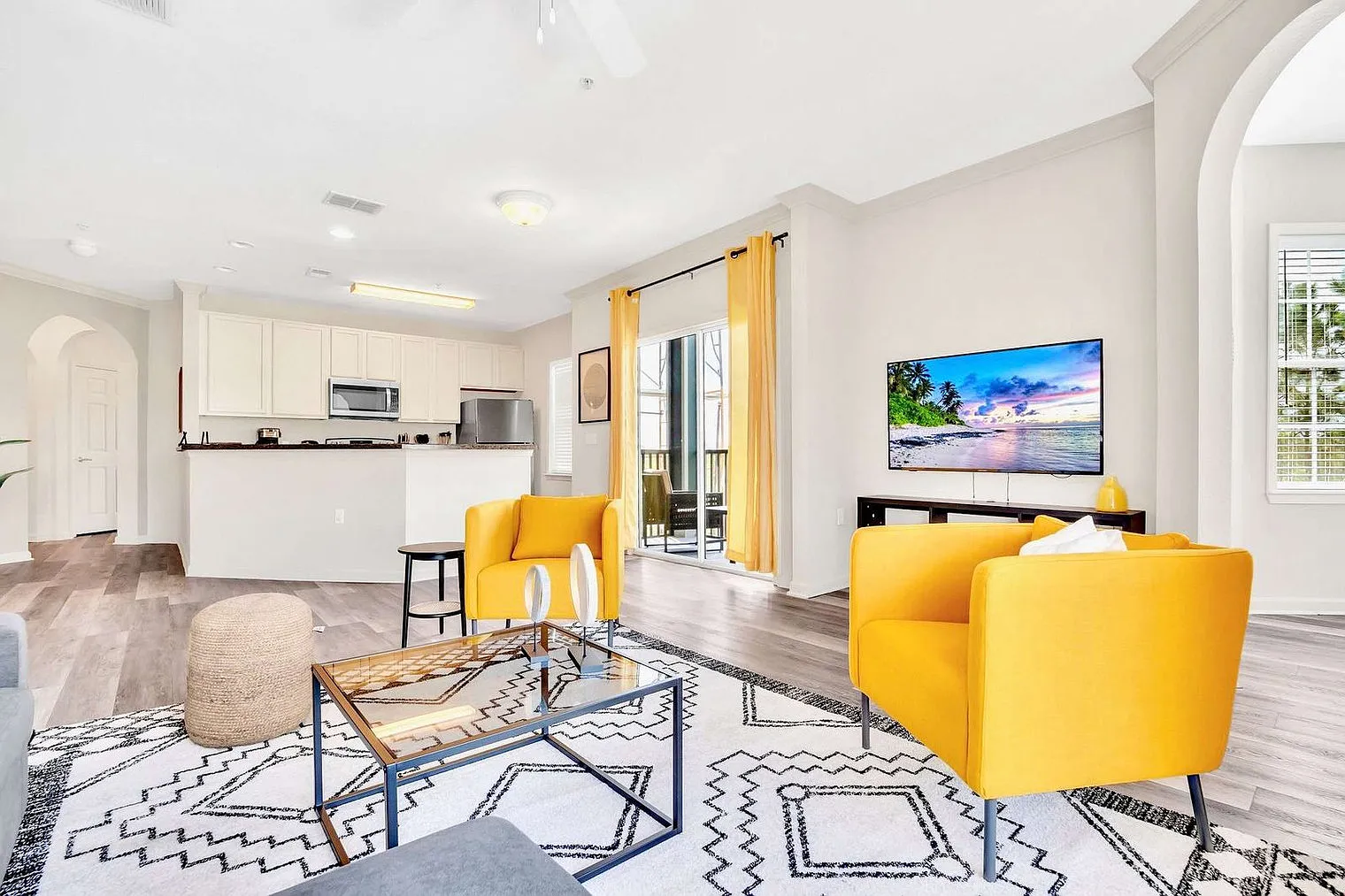 3 bed, 2.0 bath, 1420 sqft, $2,536 — Photo 4