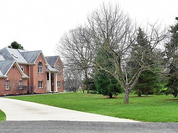 2nd image of 212 Lakevue Dr