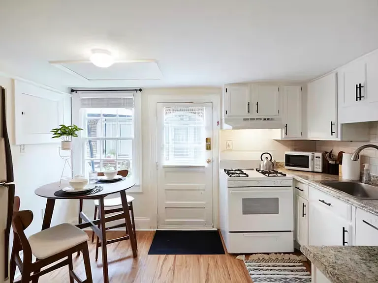 122 W Jones St #B — Photo 10