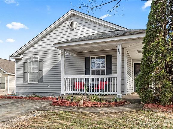 3rd image of 3044 Parade Ln SW