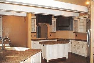 2nd image of 909 Arbor Ln