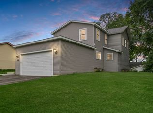 432 S 4th St, Peotone, IL 60468