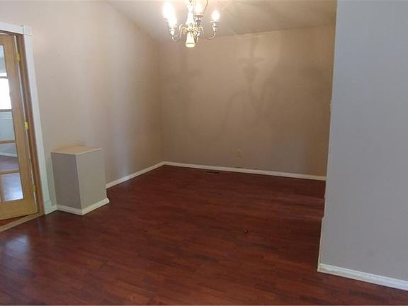 4th image of 9107 Pin Oak Dr