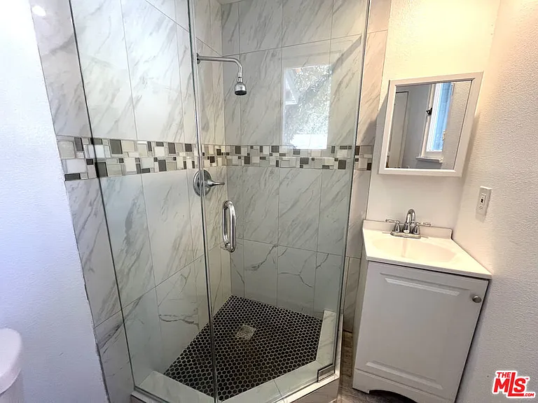 1828 S Gramercy Pl #1/4 — Photo 12