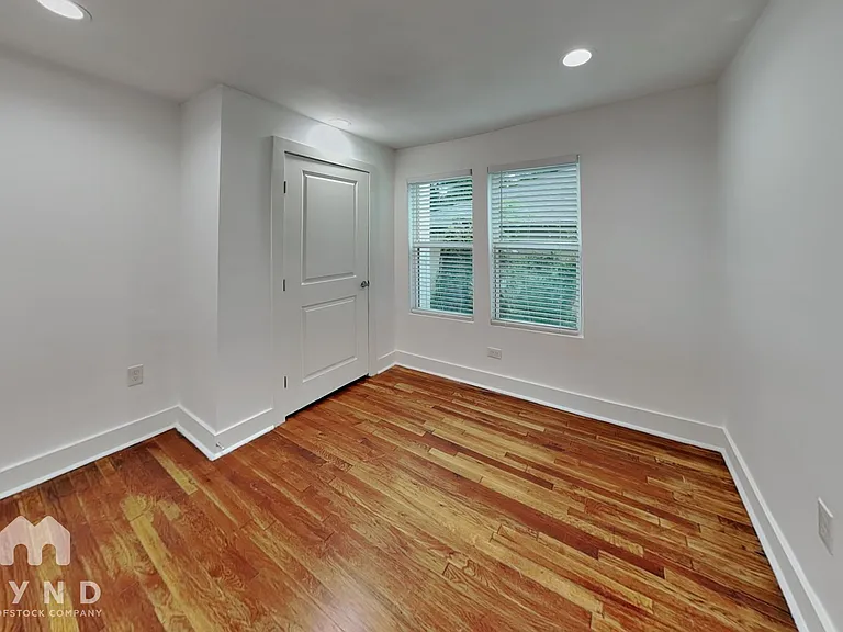 2718 Lawrence St — Photo 10