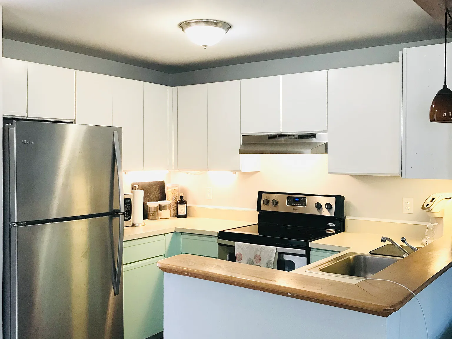 2 bed, 1.5 bath, 951 sqft, $2,200 — Photo 2