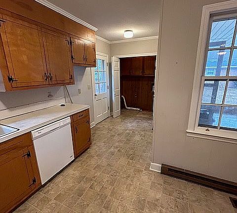 4th image of 211 Neal St