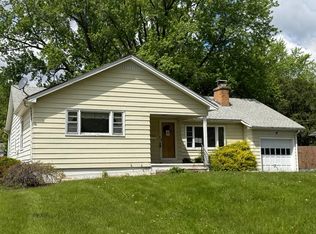 1017 Mary Ave, Dixon, IL 61021