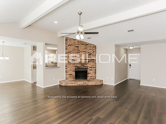 4th image of 2633 Claremont Dr