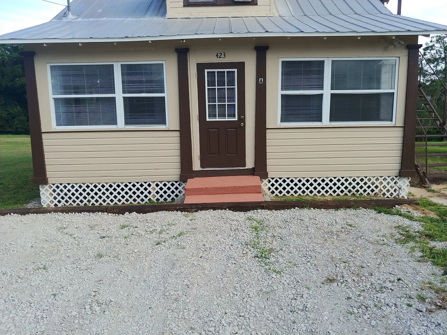 3 bed, 1000 sqft, $1,100 — Photo 2